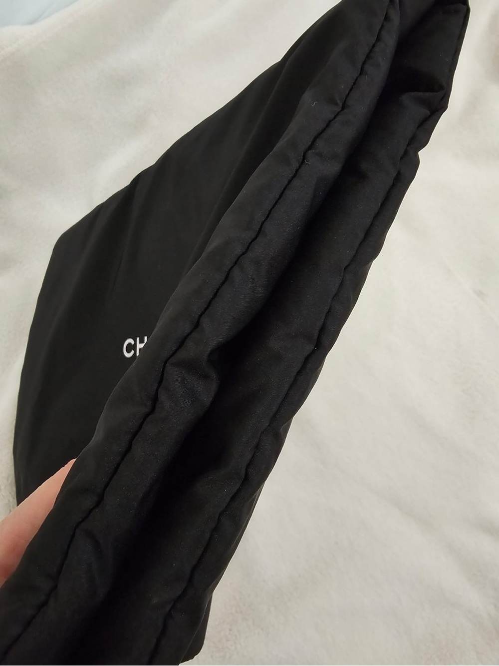 Authentic CHANEL Beauté puffy cosmetic/travel bag - Picture 9 of 10